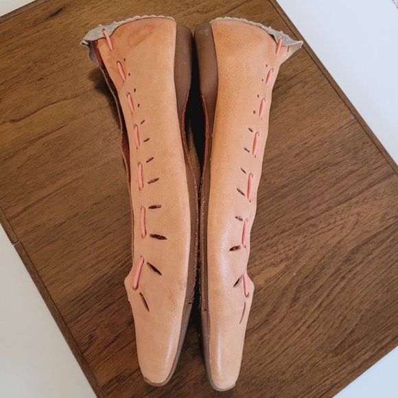 Tan Leather and Silver Snake Skin DKNY Flats. Sixe 8-M. EEUC. - Picture 12 of 14